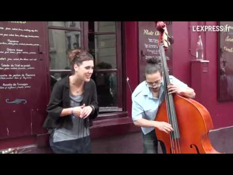 Zaz à Montmarte : Les passants