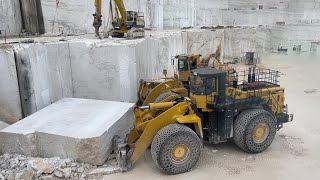 Komatsu WA900 & Caterpillar 992D Wheel Loaders Carrying Huge Marble Columns  Birros Marble Quarries