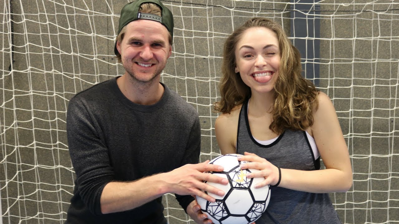 KAN KVINDELIG YOUTUBER SPILLE FODBOLD?