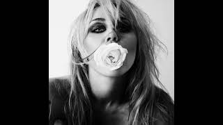 Miley Cyrus Redlights