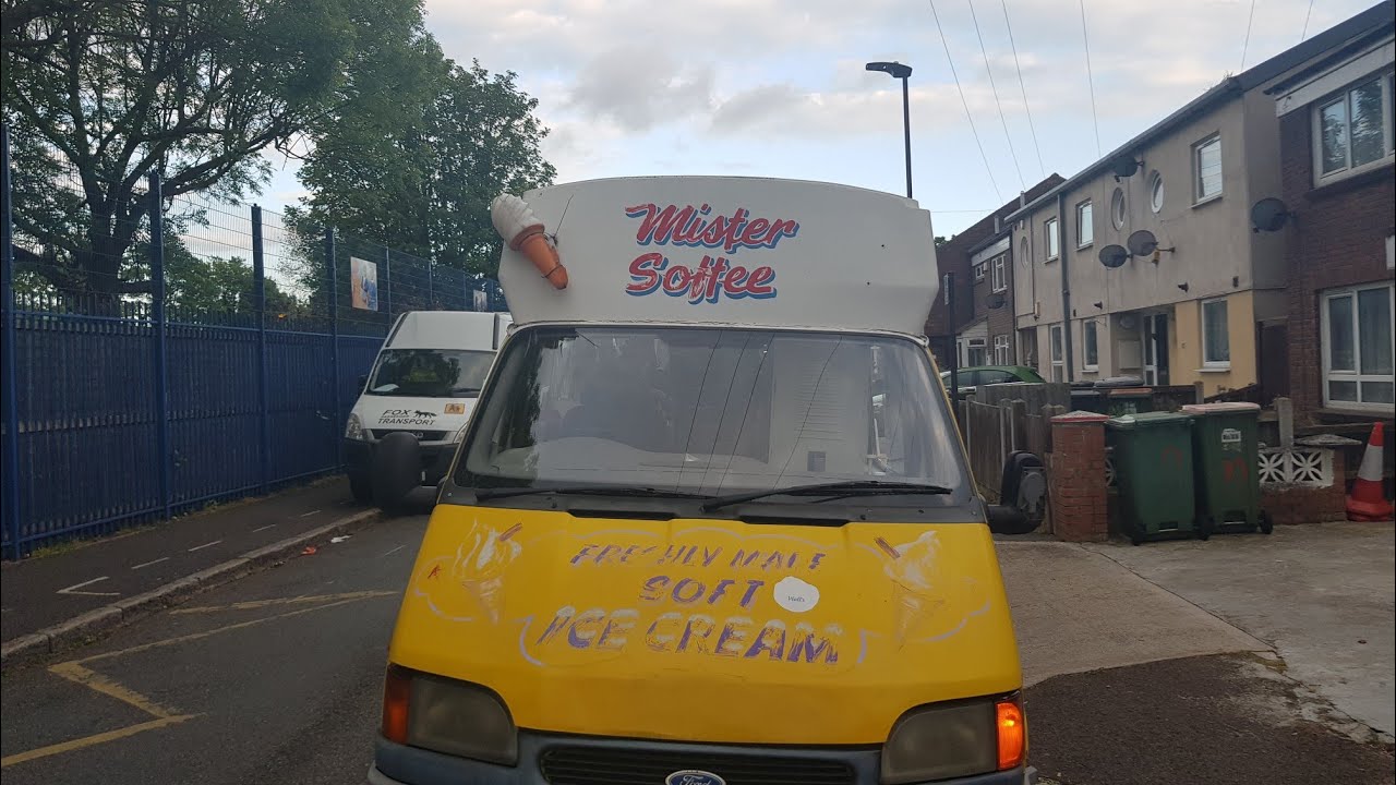 Mister Softee Yellow Ice cream van music/chime based at Stratford