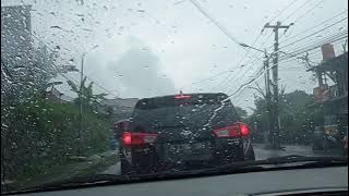 suara hujan di mobil perjalanan pulang dari bogor