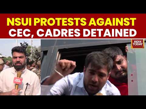 NSUI Protest at Connaught Place: Demands CEC Gyanesh Kumar's Resignation, Police Detain Workers | EC