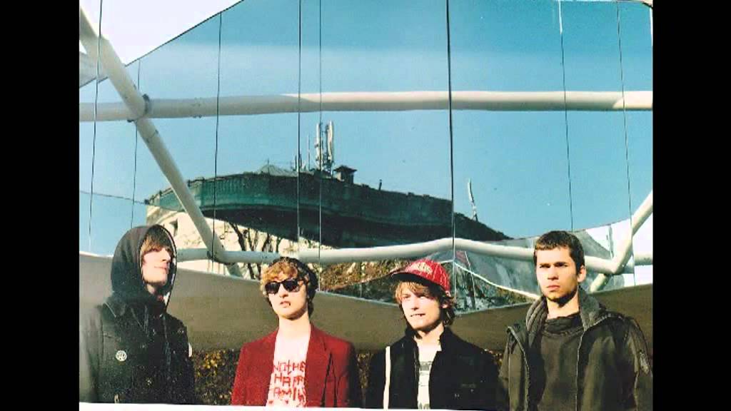 A Hole in Silence - Szczeliny