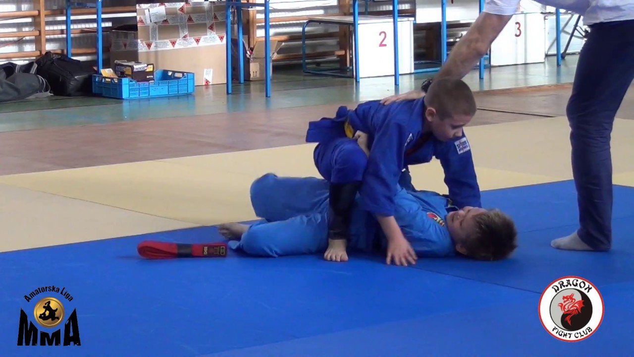 Young Dragons U10 Gi 41 kg Pomiński G vs Ciński A - YouTube