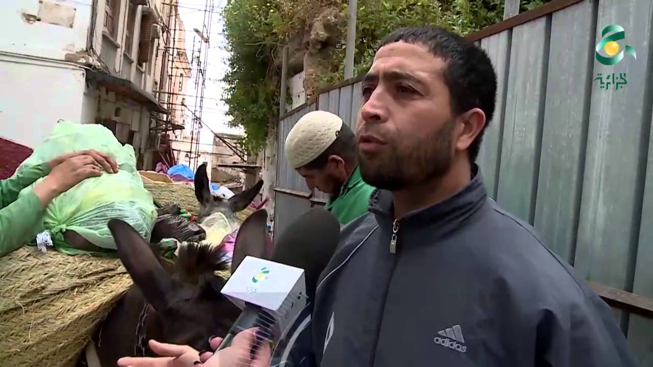 عمال النضافة في مهمة إعادة القصبة إلى بريقها