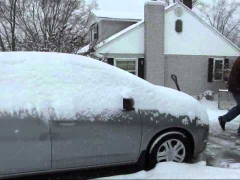 Drakes first snow in Illinois.wmv