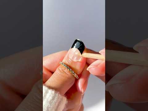 Distracting HOT BOYS? 😩 #nailart #nails #naildesign #nailtutorial #mani #manicure #gelnails