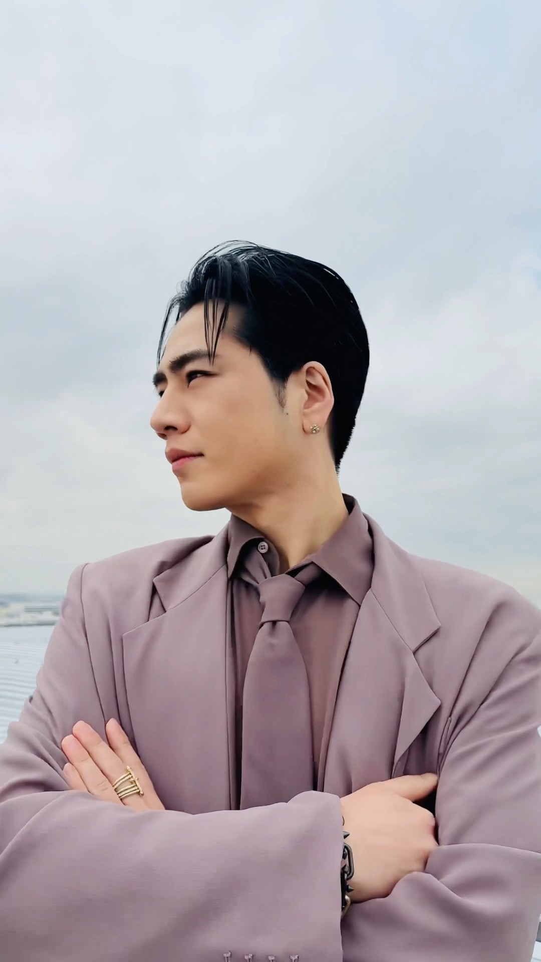 walking with #ØMI🚶#三代目JSOULBROTHERS #WhatIsYourSecret - YouTube