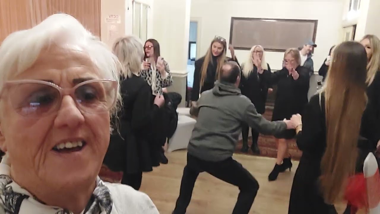 Похороны Джона Хапура. Я не являюсь правообладателем этой музыки или текста песни. Вечеринка посл...