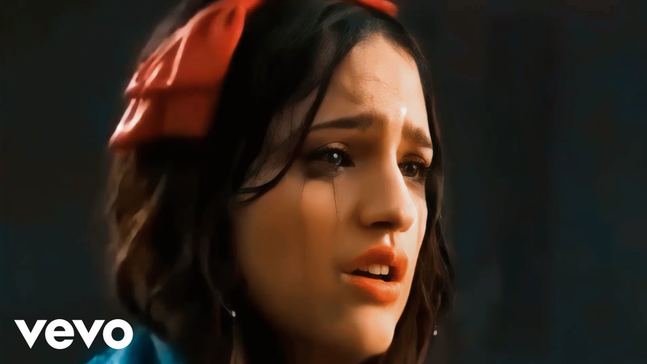 Eiza González - 'Contigo Todo' (HD)