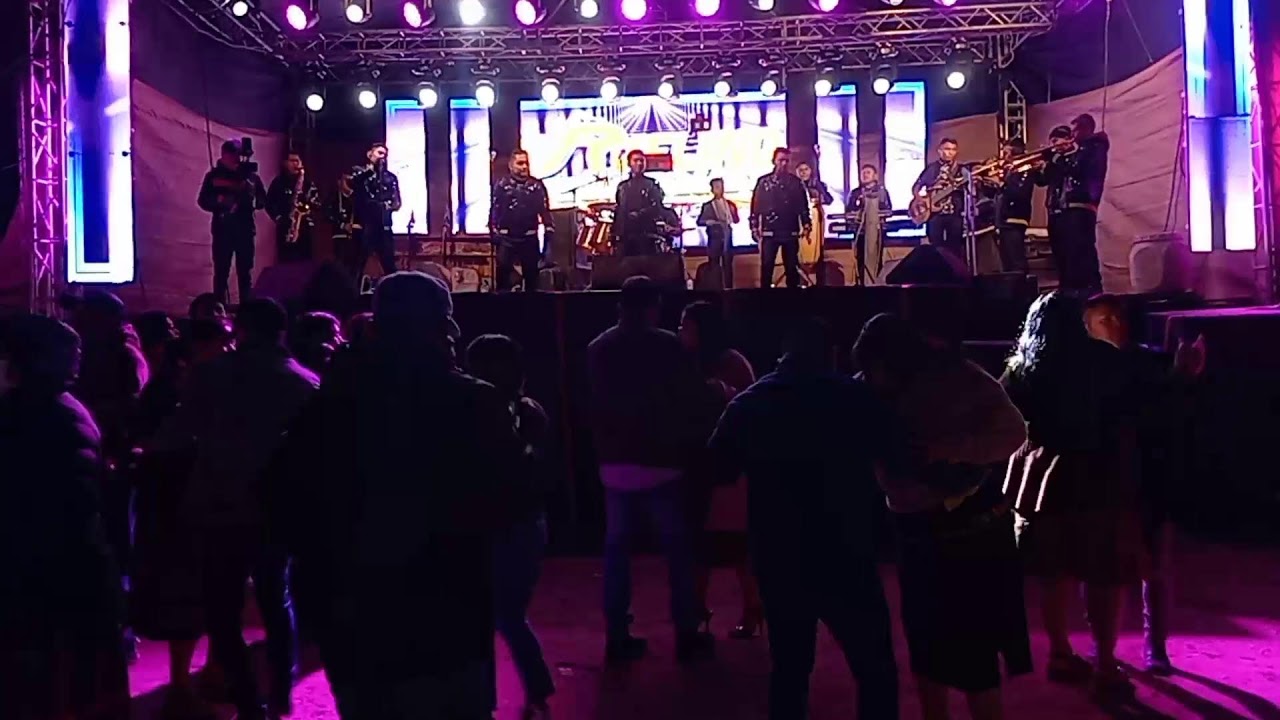 fiesta en la aldea Loma alta ameniza avelino Velázquez