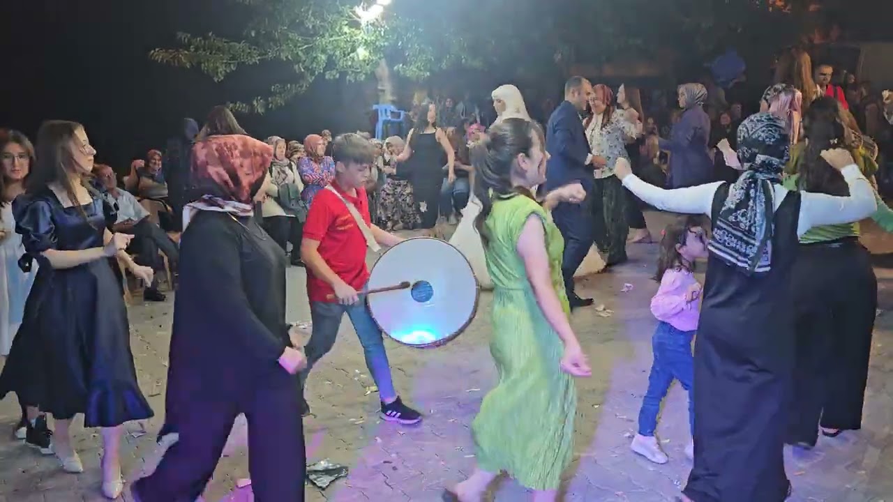 DEMİRCİ'nin İMRENLER KÖYÜNDE ASİYE ERHAN ZEYBEK ÇİFTİNİN DÜĞÜN TÖRENİNDEN GÖRÜNTÜLER 14-09-2025 