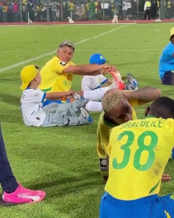 Lucas Ribeiro X Shalulile X Allende cool down exercises💛✨ #mamelodisundowns #dstvpremiership