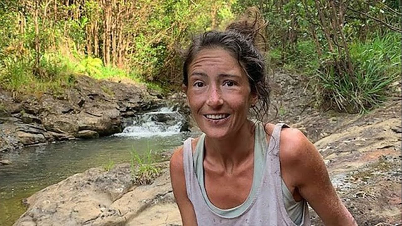 Frau Ziht Sich Nackt Aus Die Frau verletzt sich im Wald, kurz darauf ist die Lage aussichtslos