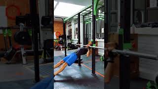 Traction À Lhorizontal A La Barre