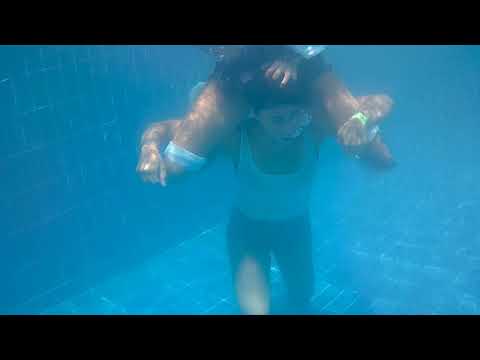 Underwater fight 2 girls (request video)