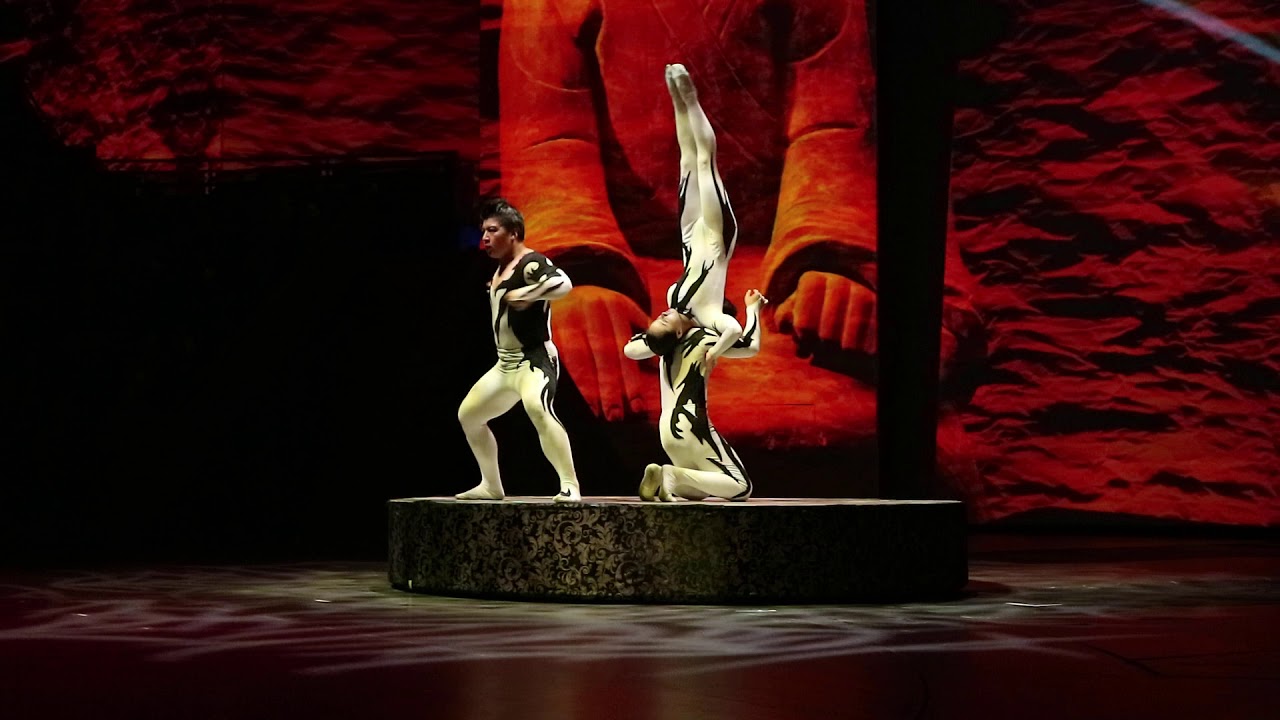 China: Acrobalance (Shanghai Acrobatic Show)