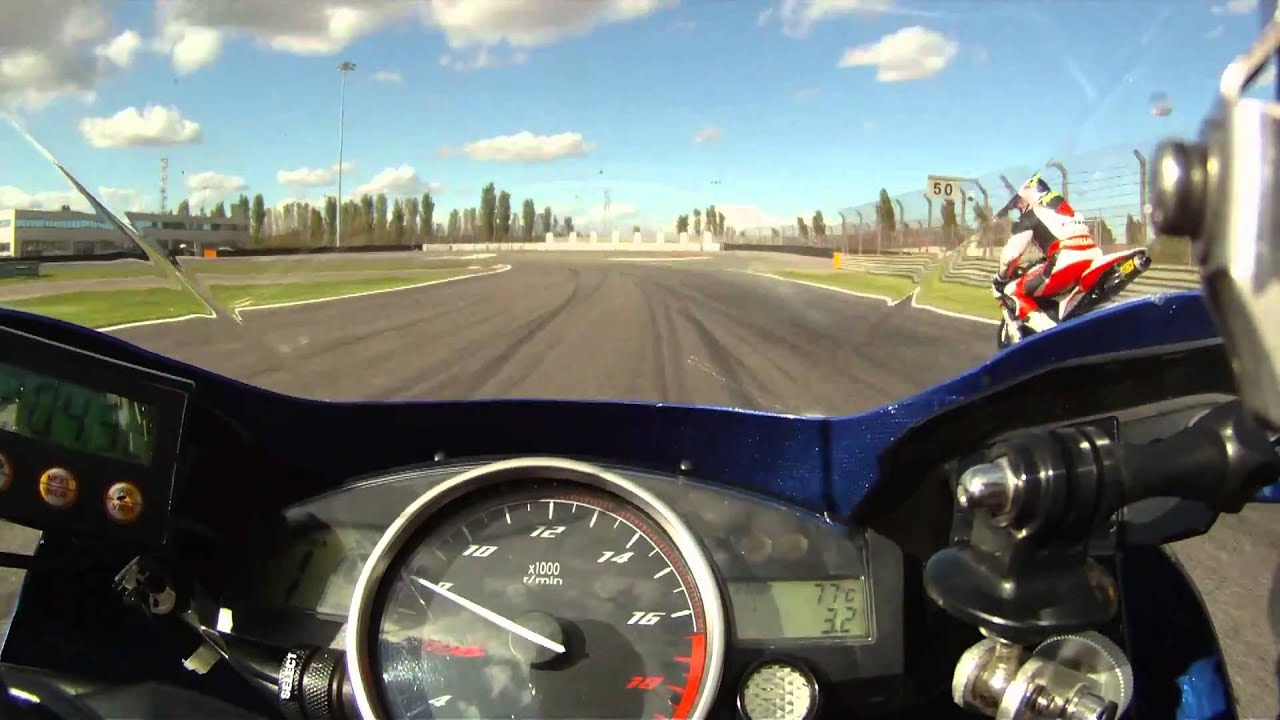 ADRIA raceway On Board YAMAHA R6  Gallocchio Roberto con CBR600 Marco Faccia che cade  HD