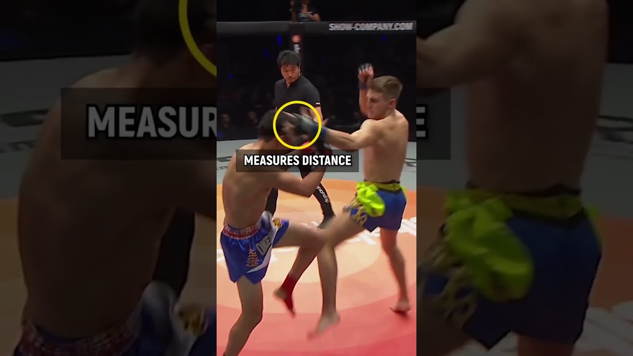 Brutal Tomahawk Elbow Lands in Muay Thai Fight! 🔥🥊