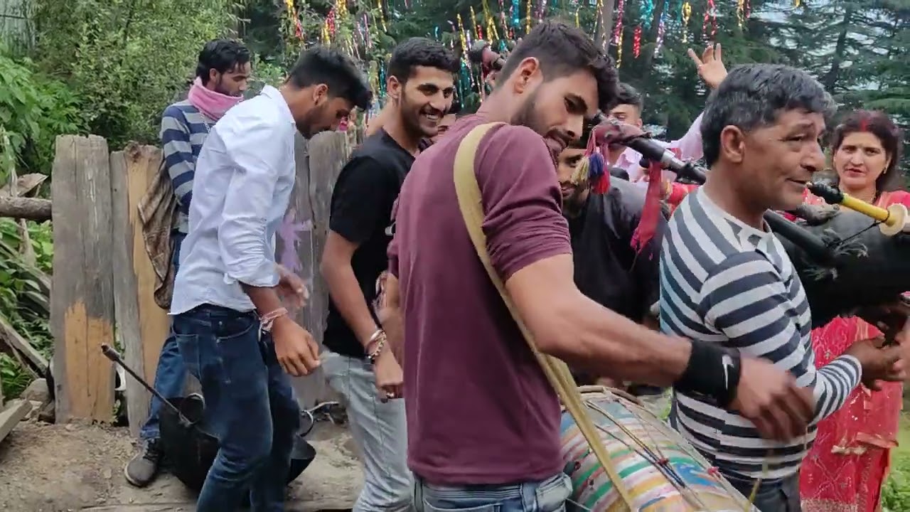 beautiful dance kishtwar enjoy full 😜😜😜😜🔥🔥