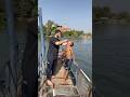 بياخد البور بتاعو  