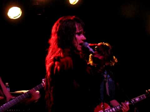 Juliette and the Licks - Pray for the Band Latoya