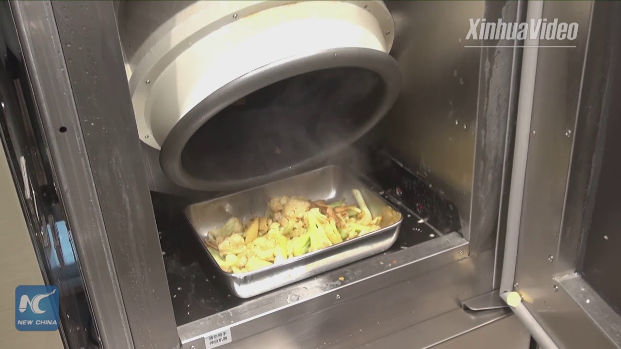 Robots replace chefs at fast food restaurant in Beijing - YouTube