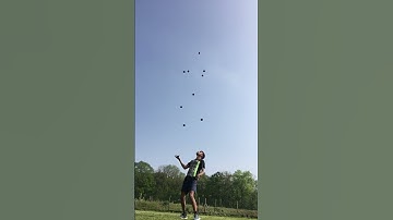 11 ball juggling throwing and catches from the collect)
