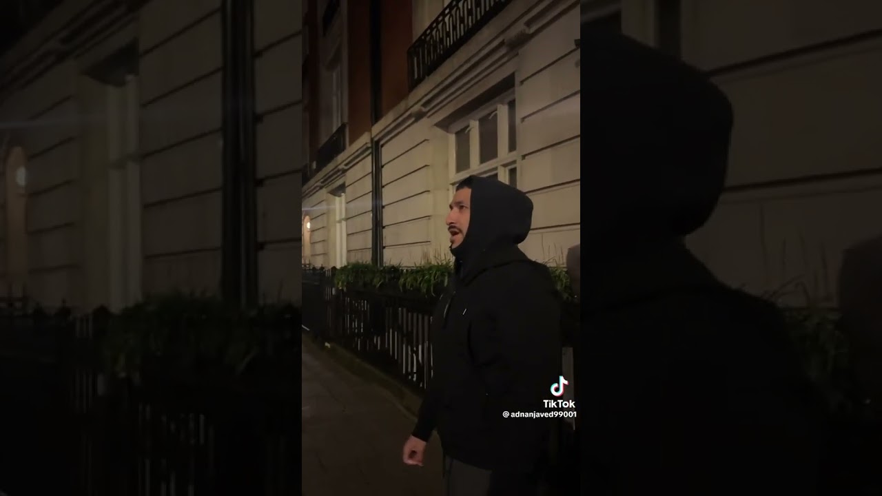 Pakistanis surrounded Nawaz Sharif Avenfield Apartments in London, UK 