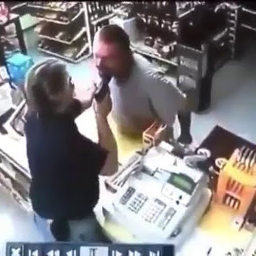 Reagiu bem e o vagabundo se fudeu!!