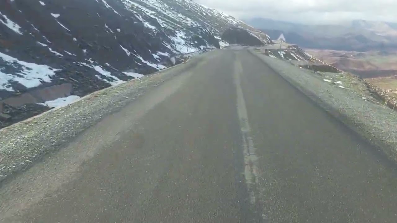 الاستمتاع بالثلج في جبال تمارووت