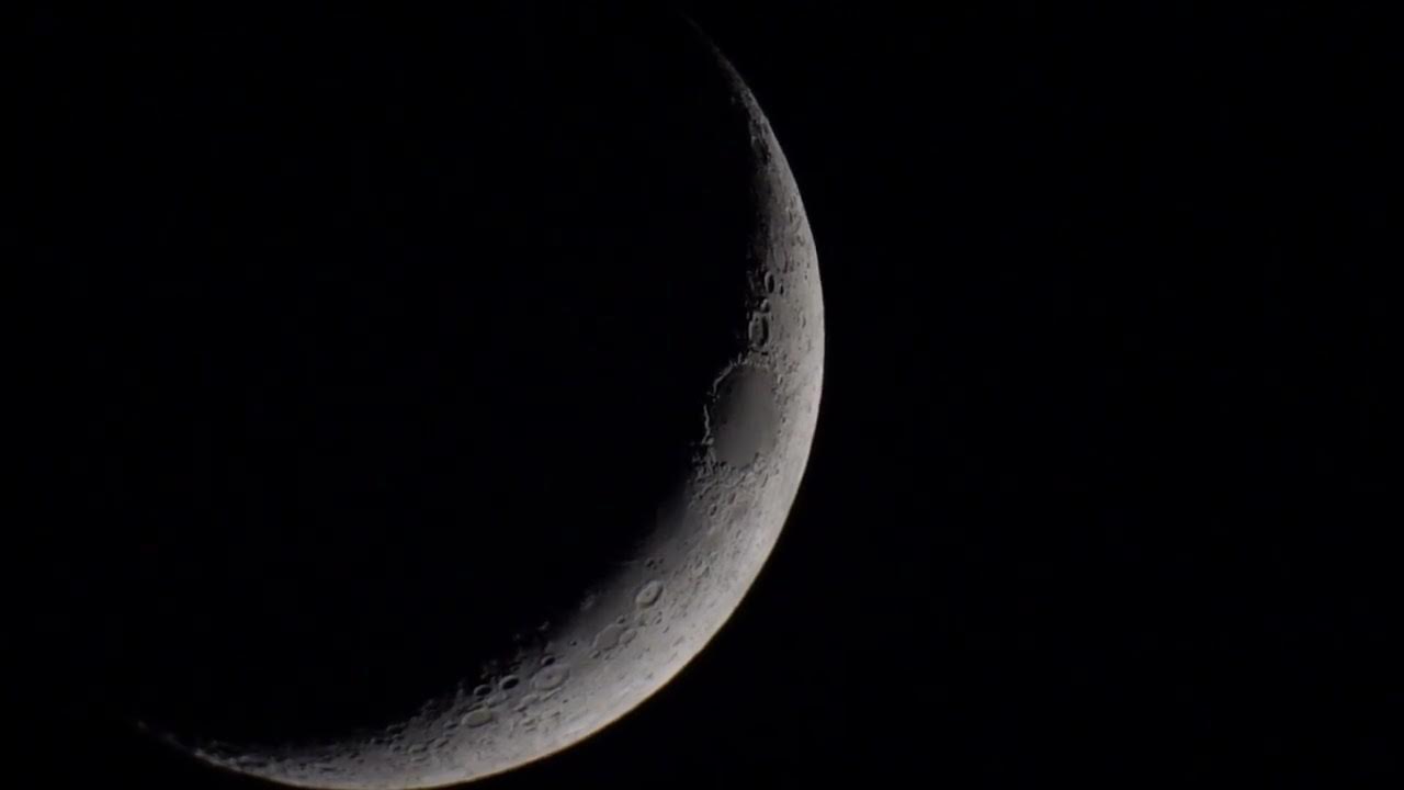 23 апреля луна. Луна в телескоп. Луна через телескоп.