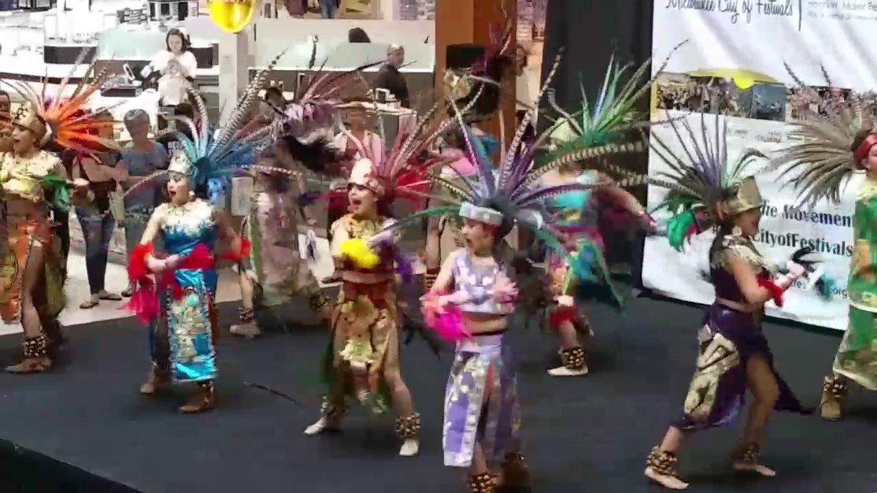 Performers from Dance Academy of Mexico at Southridge Mall - YouTube