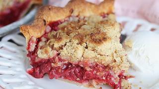 I can't stop eating this Gluten-Free Strawberry Rhubarb Pie!