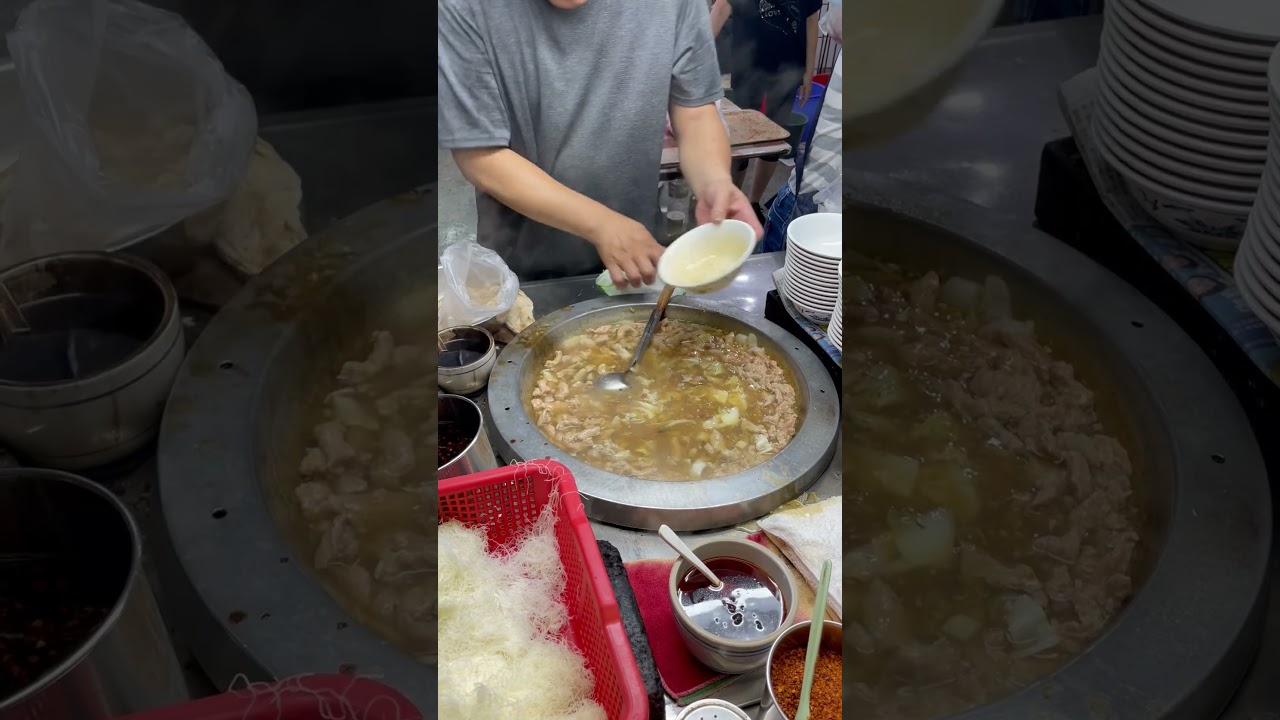 超狂肉羹店「光輝肉羹」客人源源不絕～外帶內用都是滿滿人潮！位於士林華榮市場裡的美食！ 縮圖