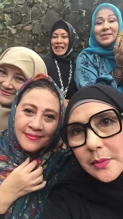 REUNIAN ARTIS DI RUMAH EVIE TAMALA