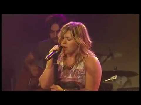 Kelly Clarkson - Behind These Hazel Eyes - Live Stripped (14/07/2009)