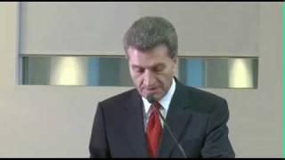 Oettinger spricht Englisch :D