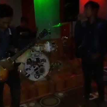 salju musim yang bahagia