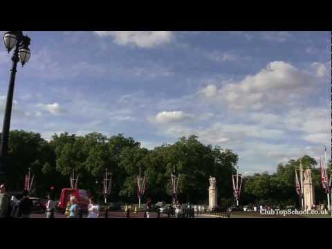 Лондон. Площадь перед Букингемским дворцом (Buckingham Palace)