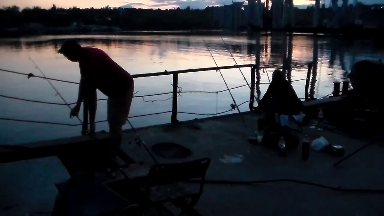 Рыбачим с моста. Рыбалка под мостом.