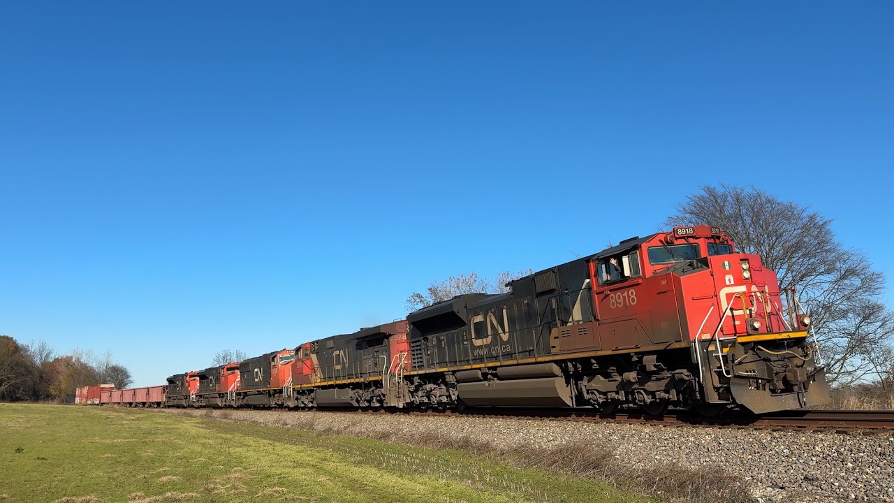 CN 8918 SD70M-2 Leads 5 Engine A406 in Halls, TN on the Fulton Sub