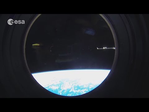 Astronauts TROLLING flat-earthers