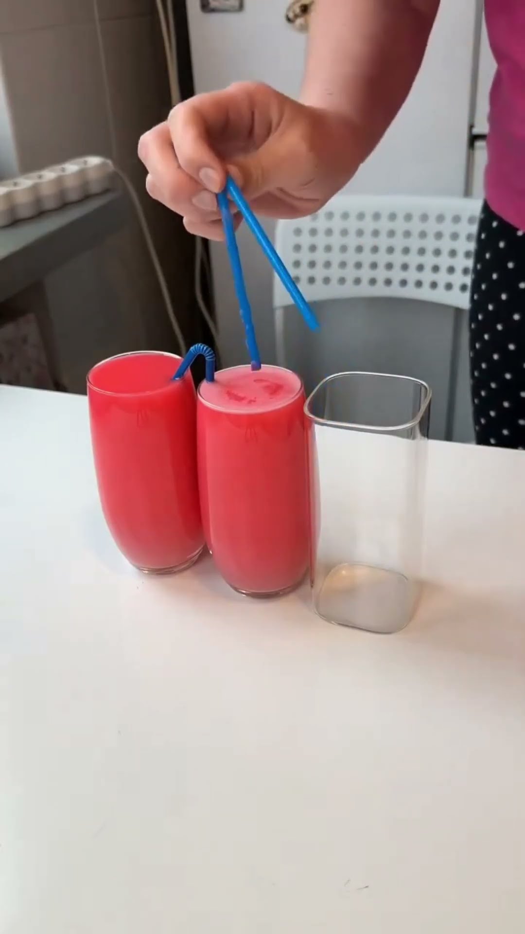 divide the juice equally into glasses using straw #shortsvideo
