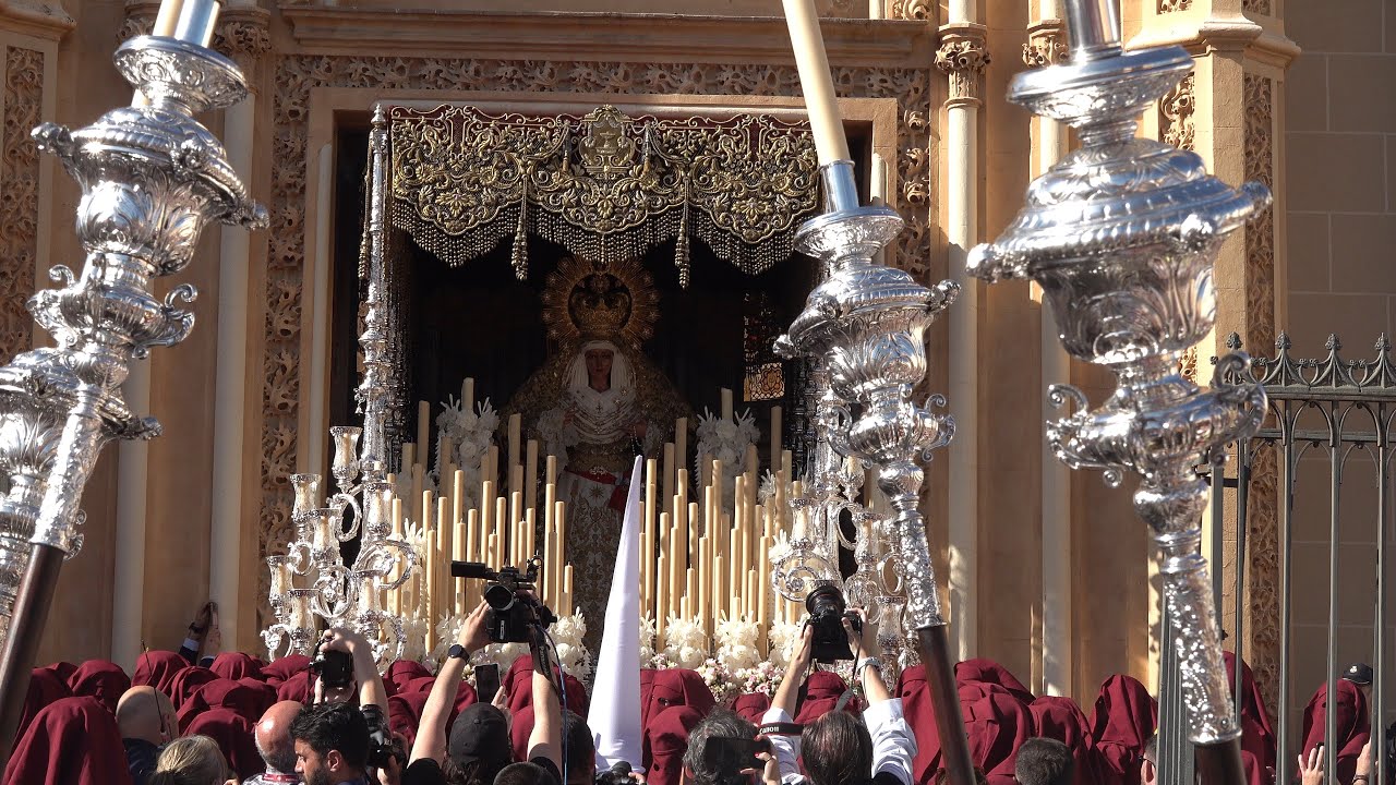 Hermandad de la Salud: Salida de María Santísima de la Salud. Semana Santa Málaga 2023.