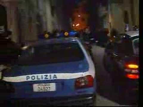 Il servizio di Angelo Ruoppolo ( www.facebook.com ) su Teleacras Agrigento del 14 febbraio 2007. Arresti a Favara per rissa in strada.