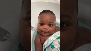 Baby bath time 🛁🧼 #motherhood #babyboy #babybath #babydove #momlife #babyshorts #ytshorts #fyp