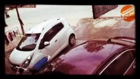 Cô gái bị cướp giật túi xách ngã nhào xuống đường