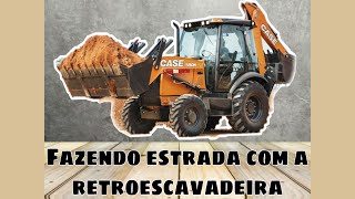 Fazendo estrada com a retroescavadeira